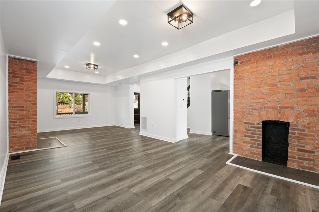 221 Bonvue St