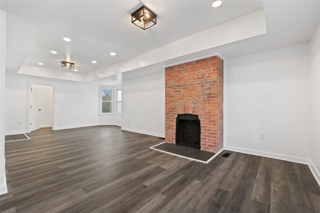 221 Bonvue St