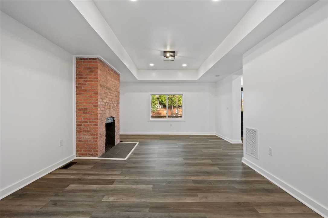 221 Bonvue St