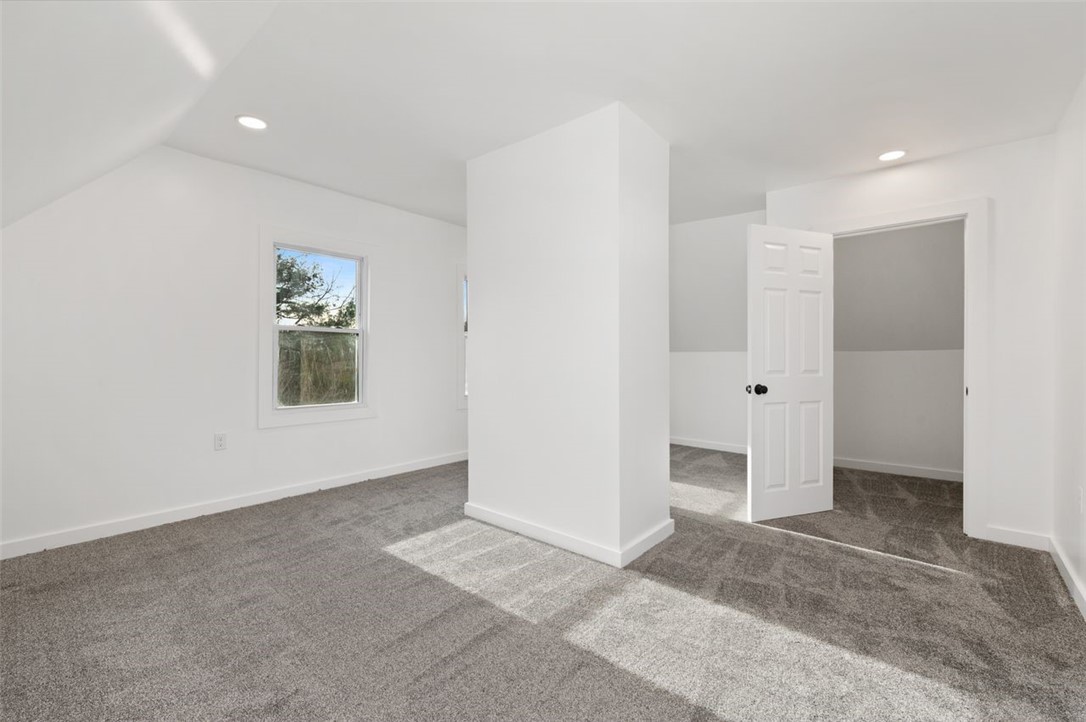 221 Bonvue St
