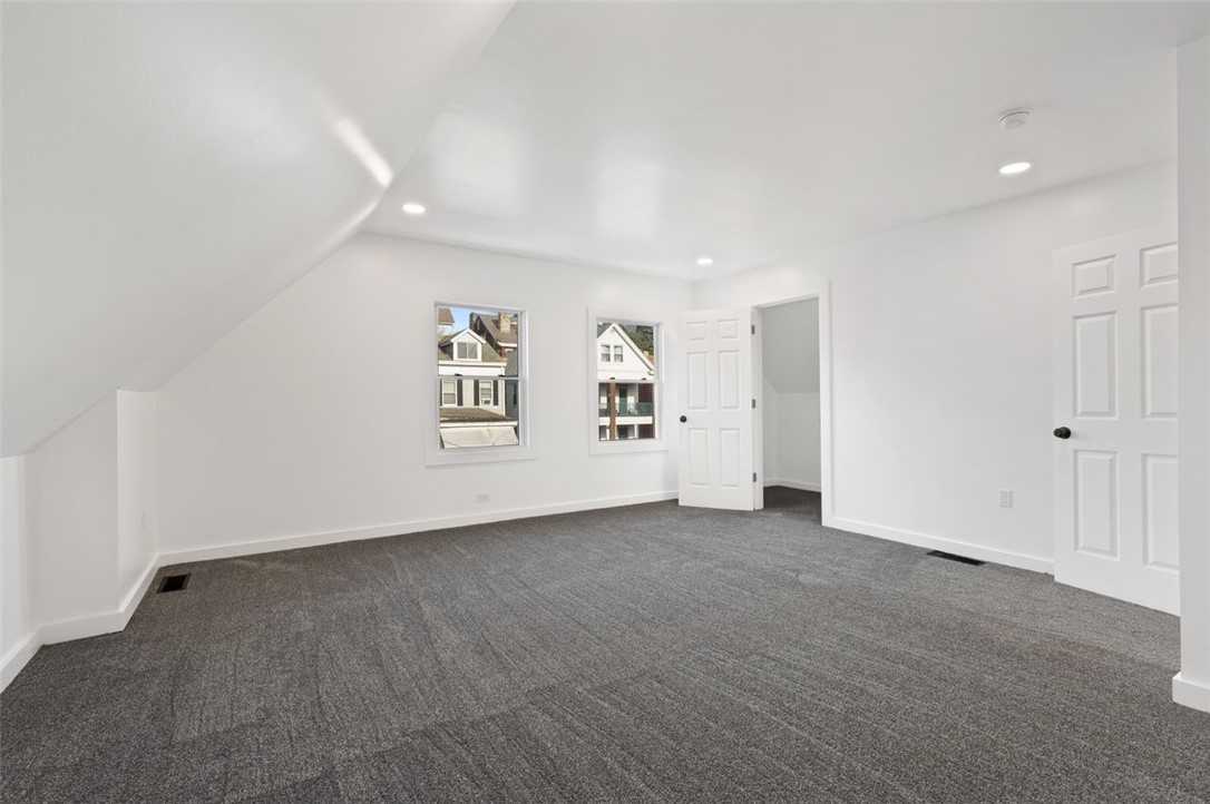 221 Bonvue St