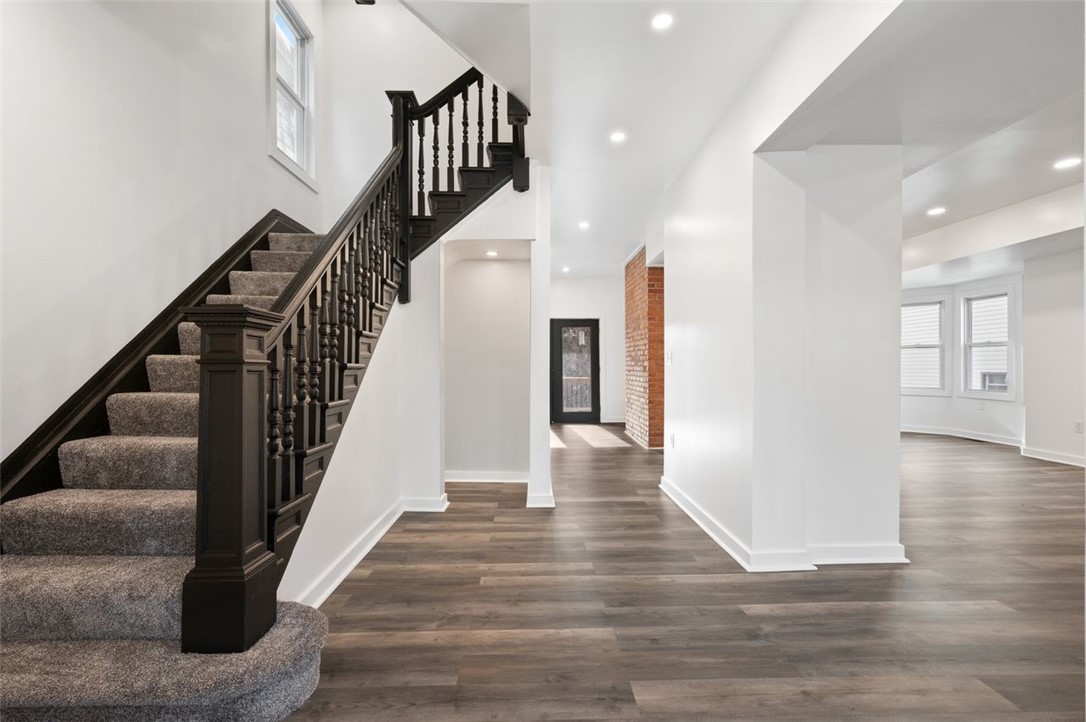 221 Bonvue St