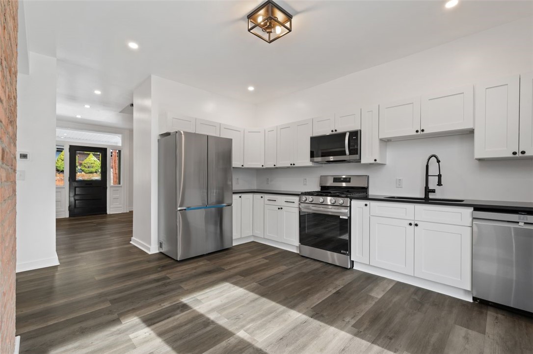221 Bonvue St