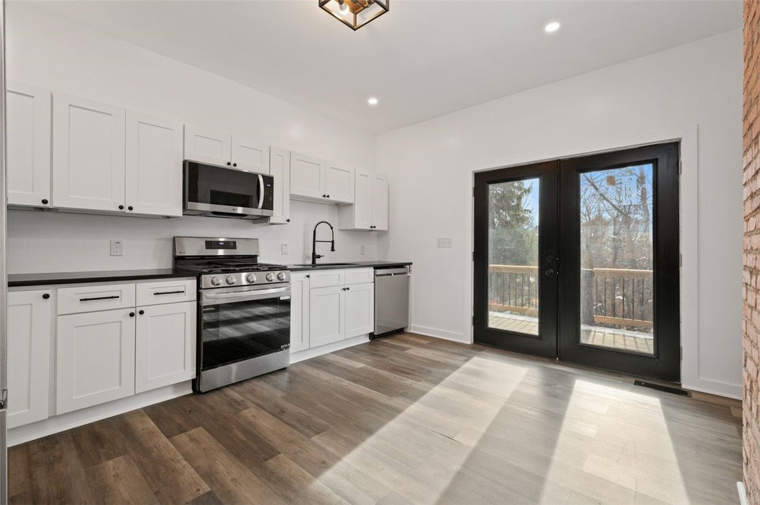 221 Bonvue St