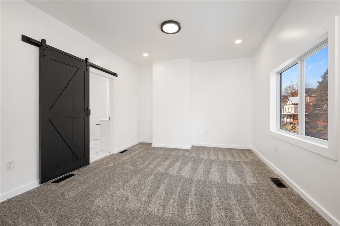 221 Bonvue St