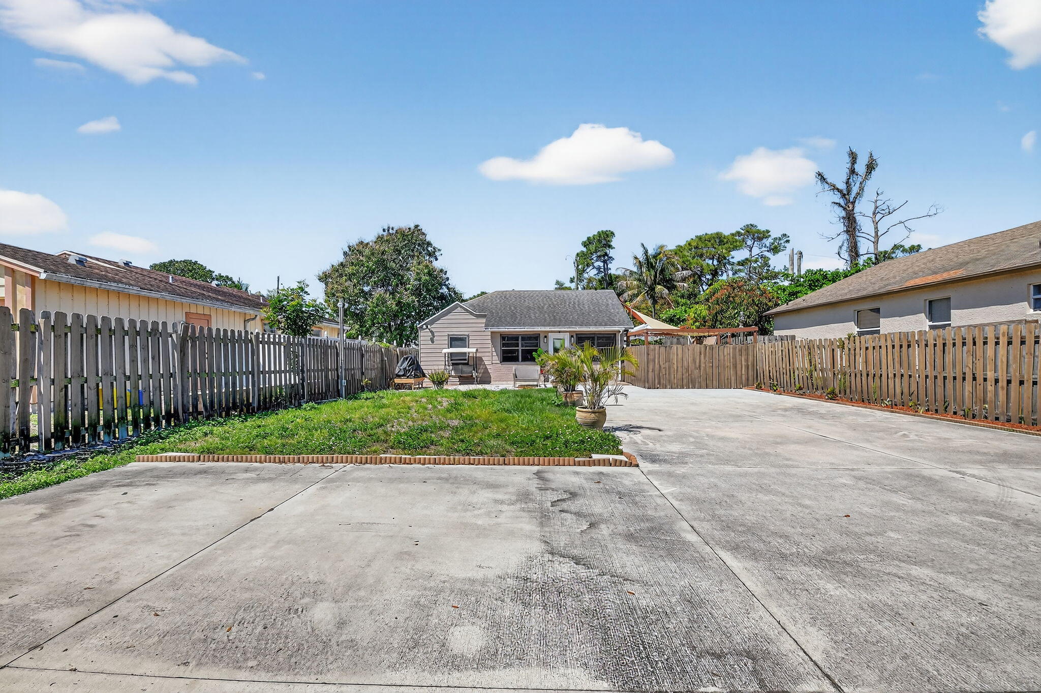 425 Broward Avenue