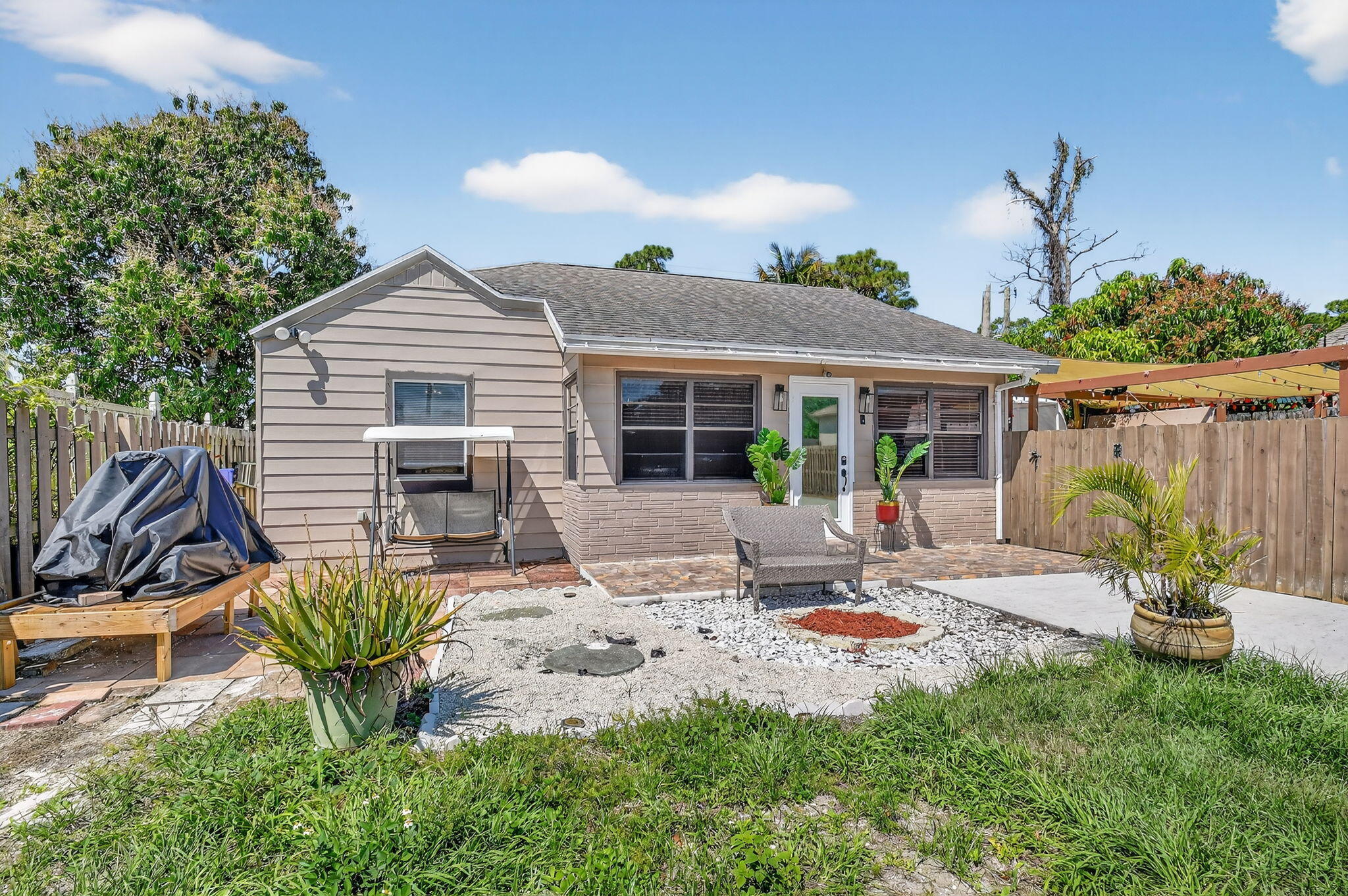425 Broward Avenue