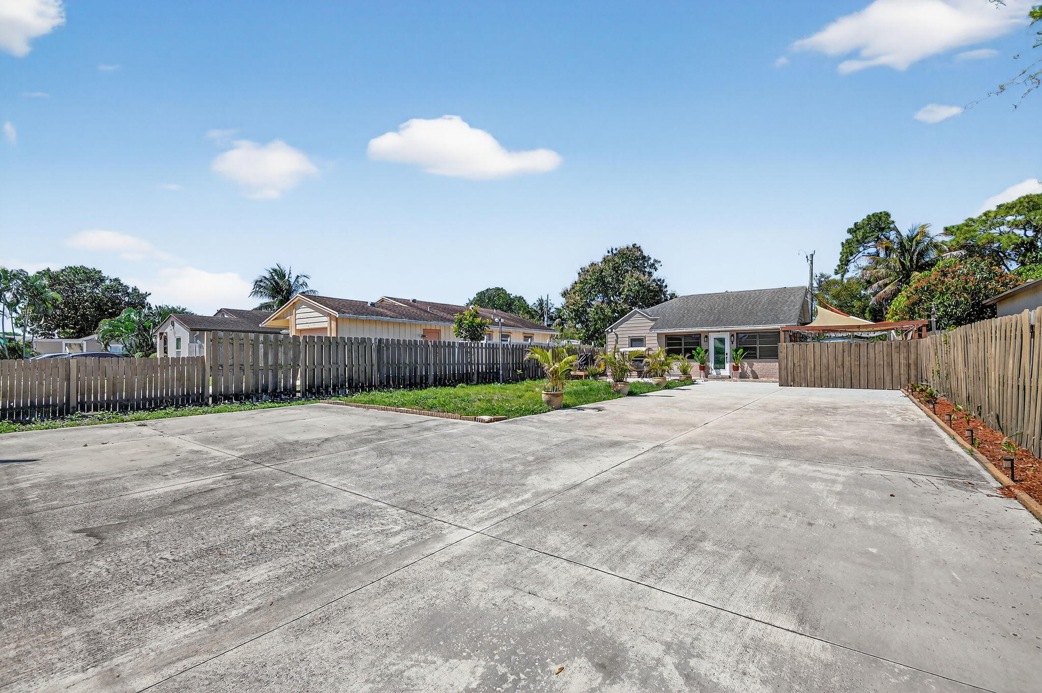 425 Broward Avenue
