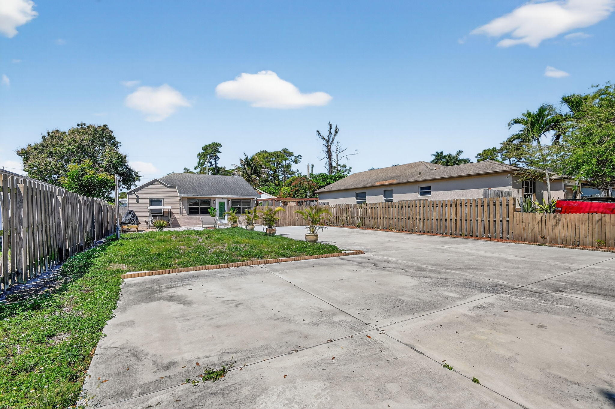 425 Broward Avenue