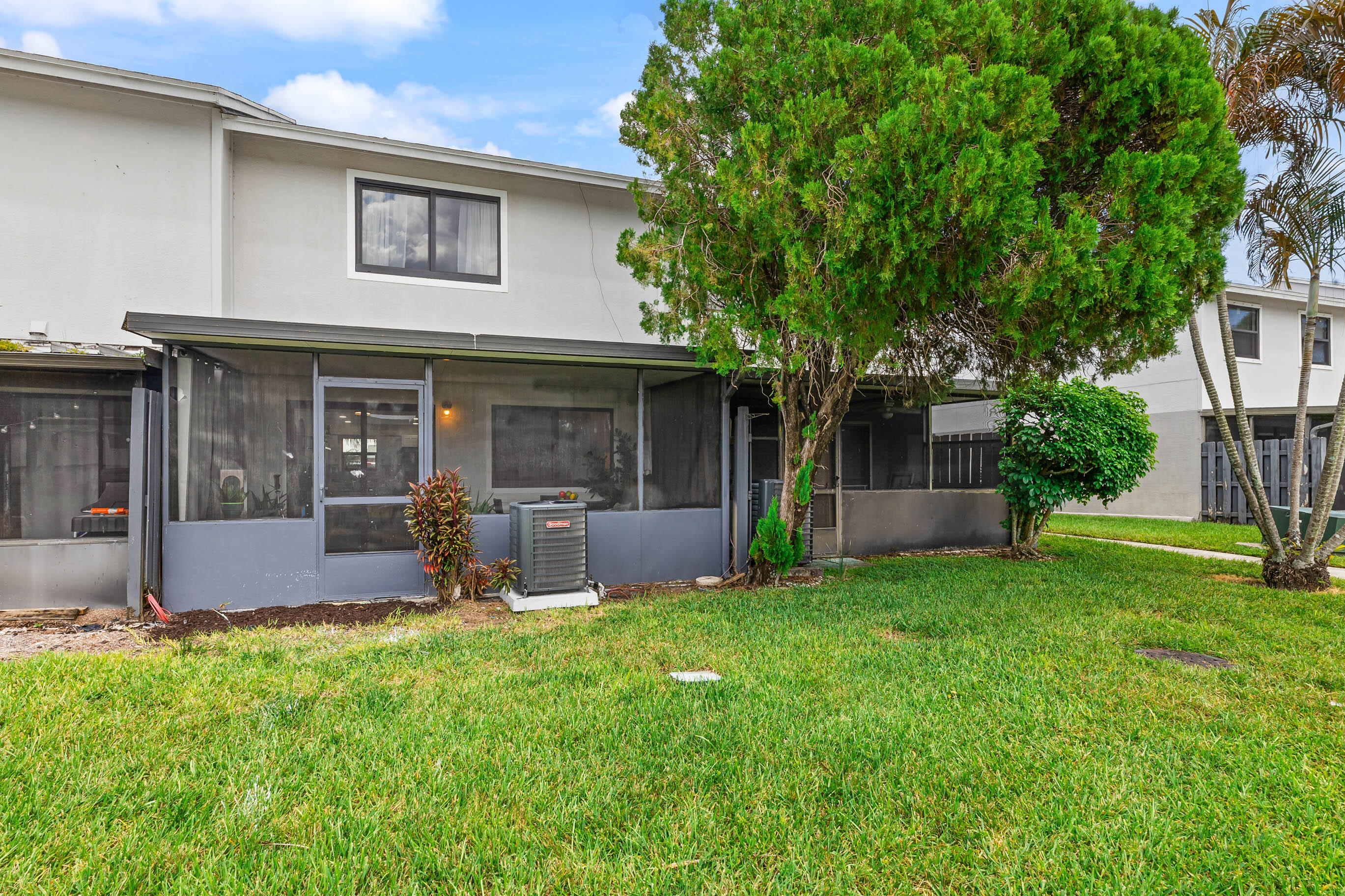 4605 PIER Drive 4605