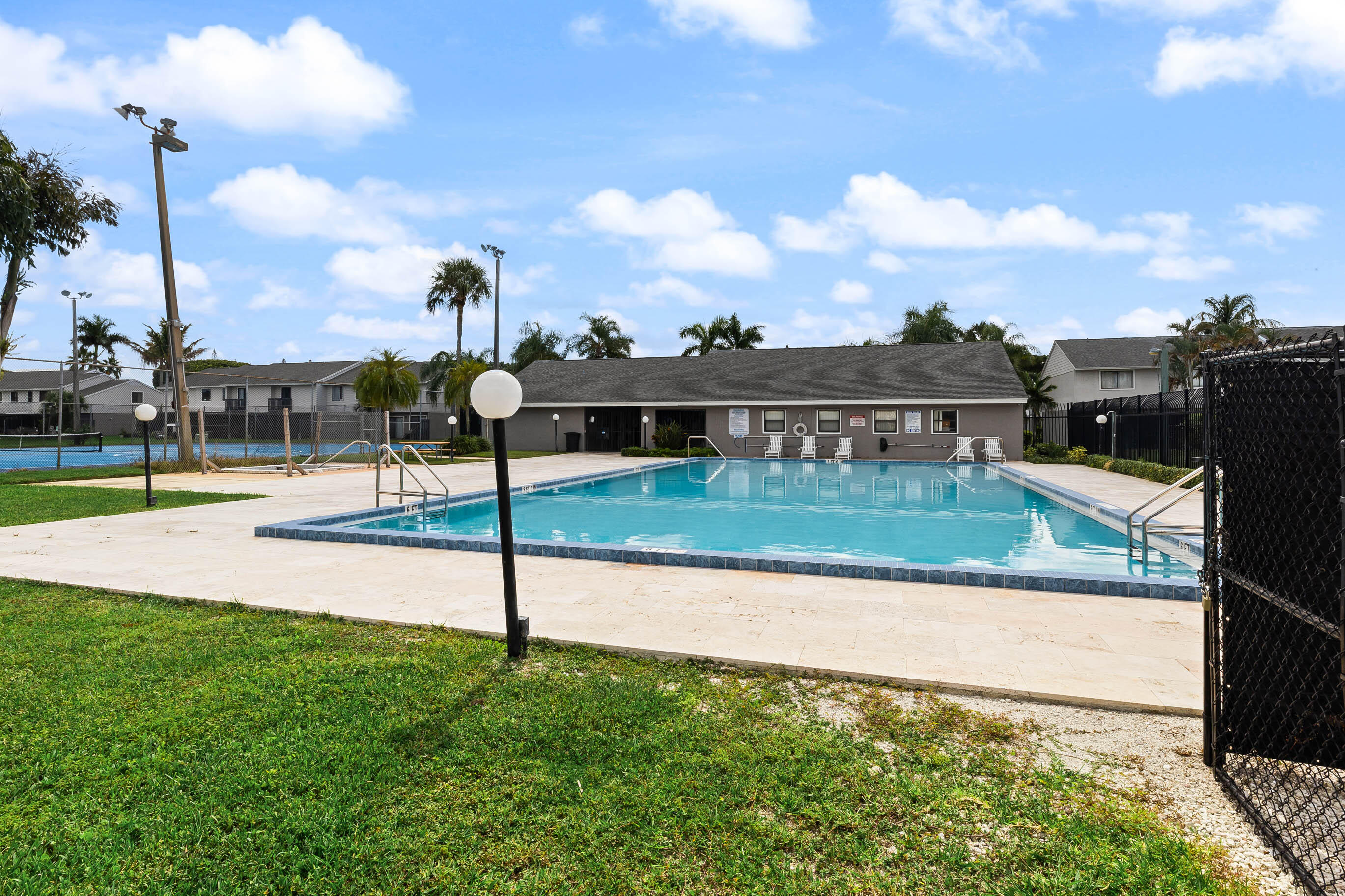 4605 PIER Drive 4605