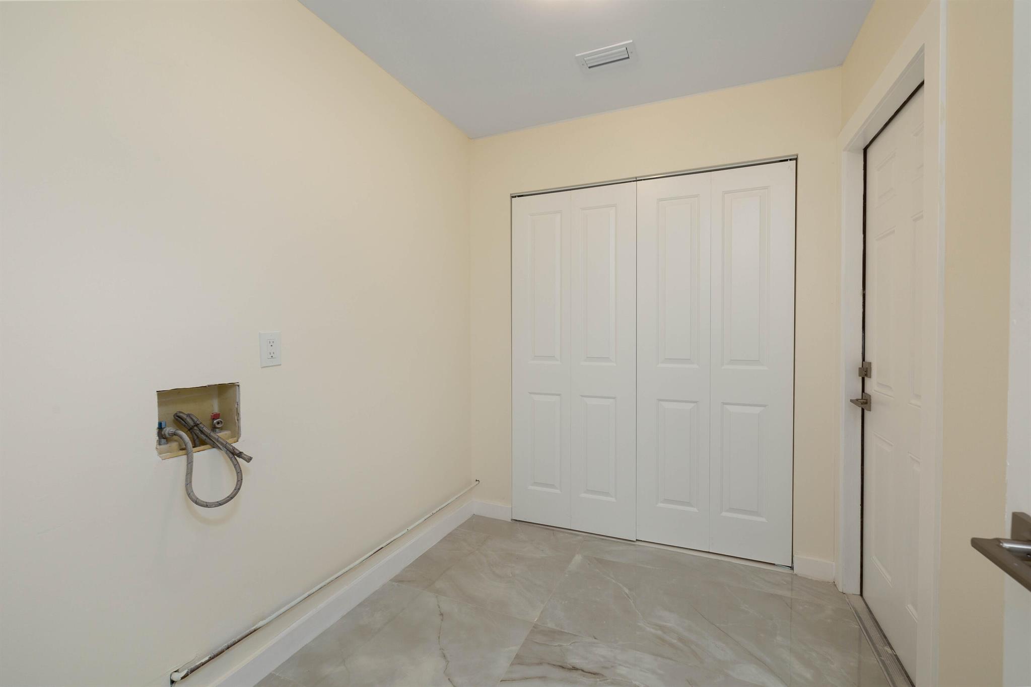 7090 SE Lillian Court