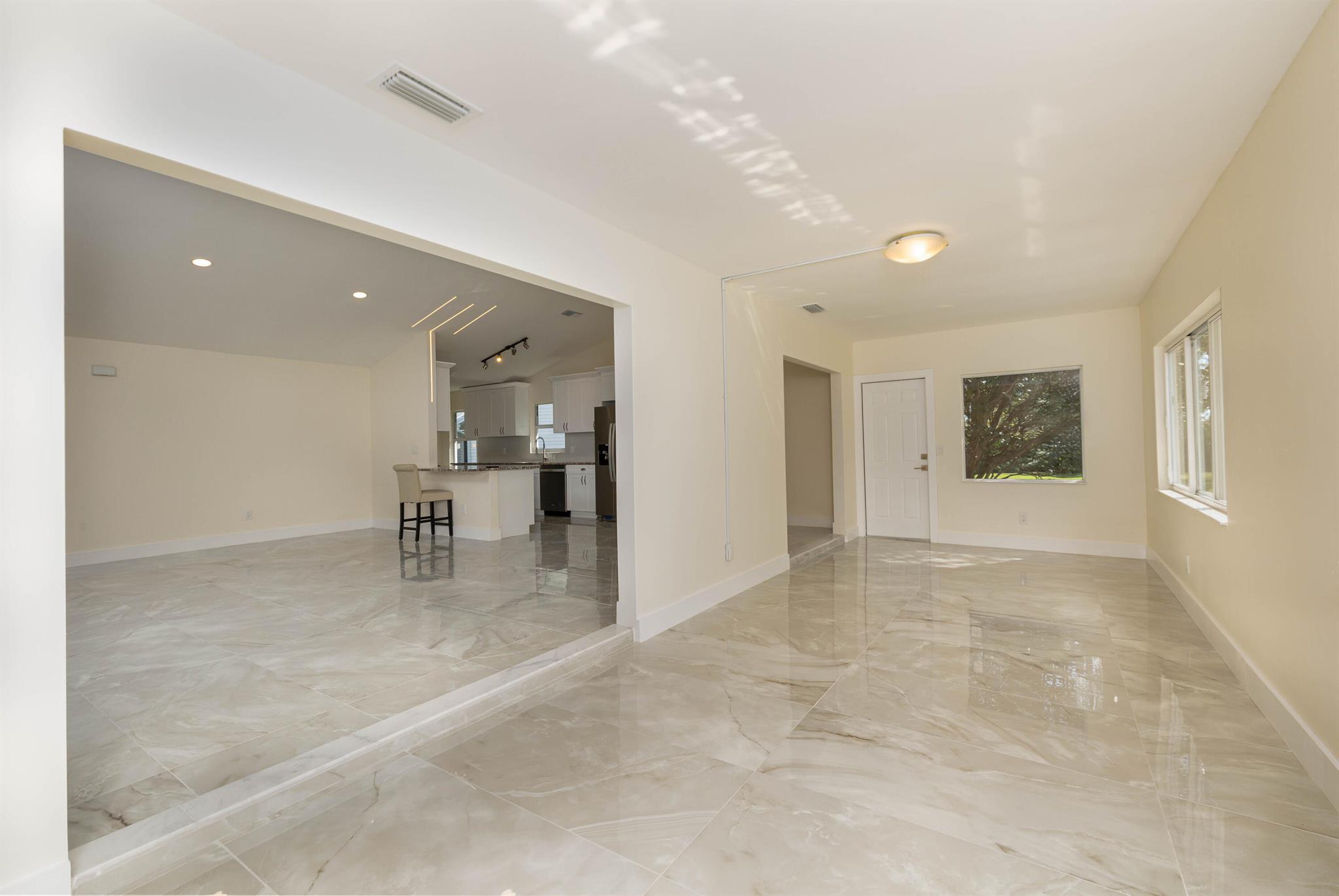 7090 SE Lillian Court