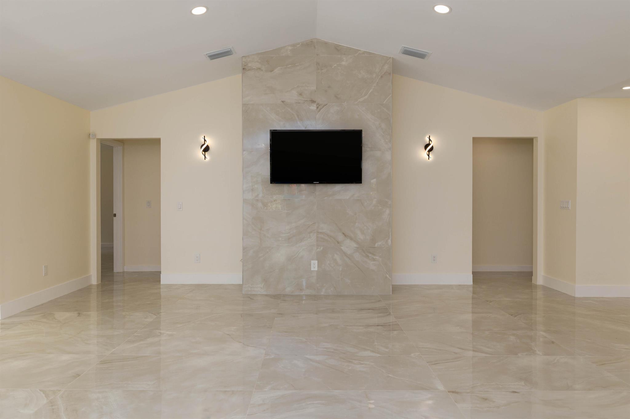 7090 SE Lillian Court