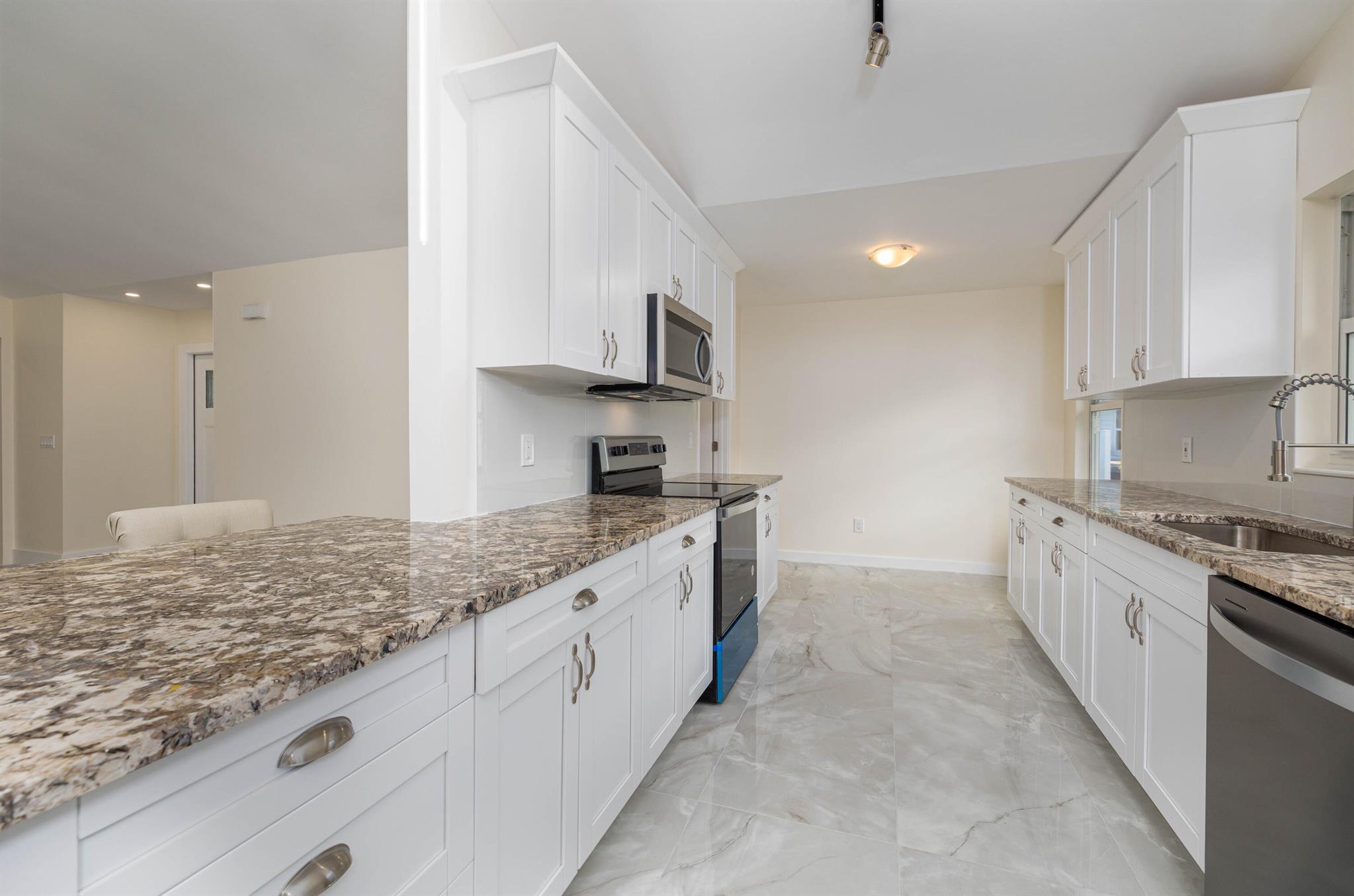 7090 SE Lillian Court