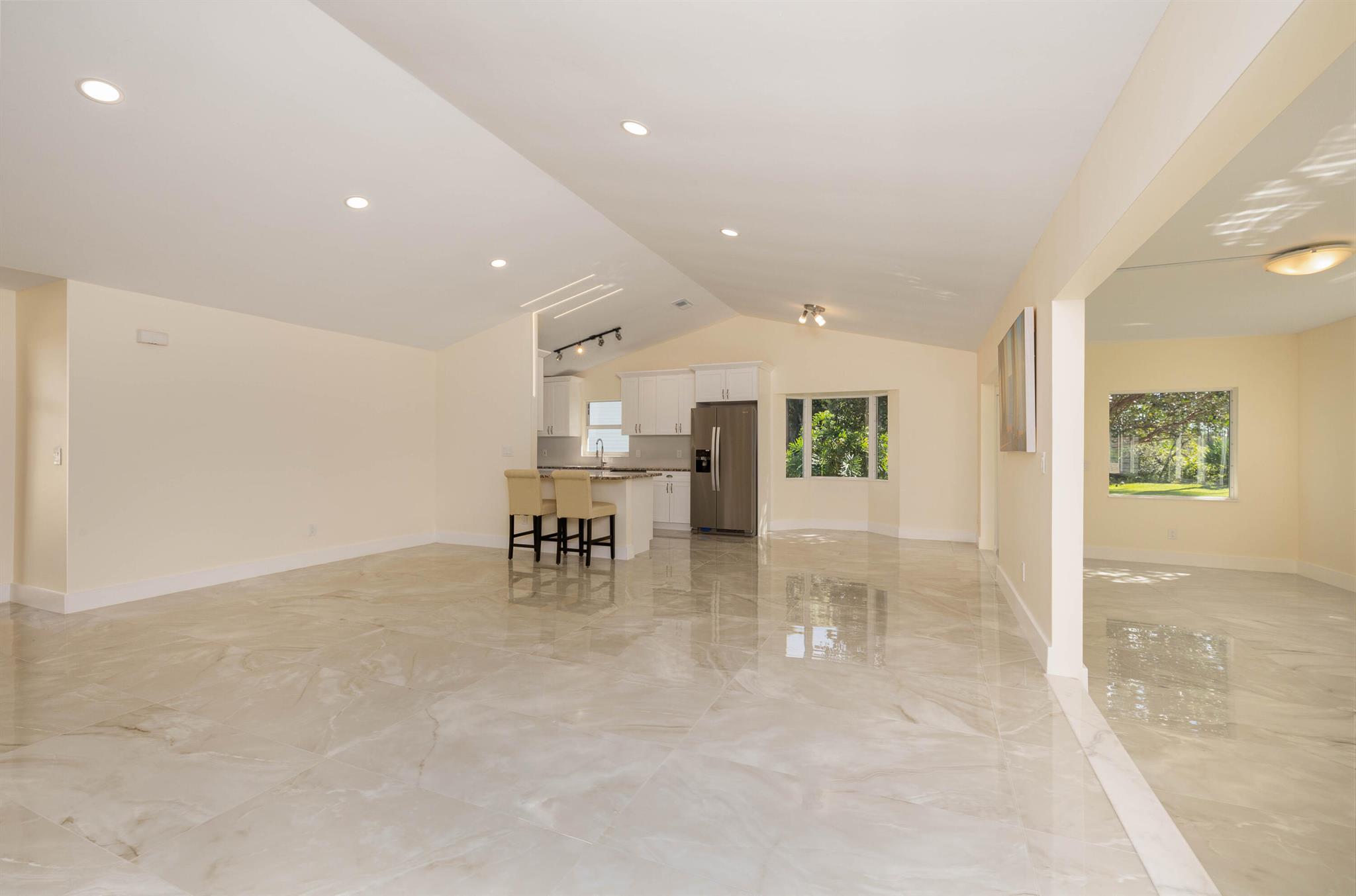 7090 SE Lillian Court