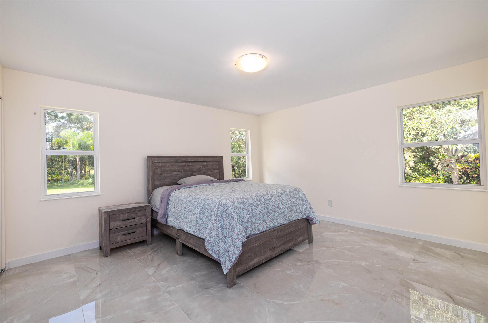 7090 SE Lillian Court