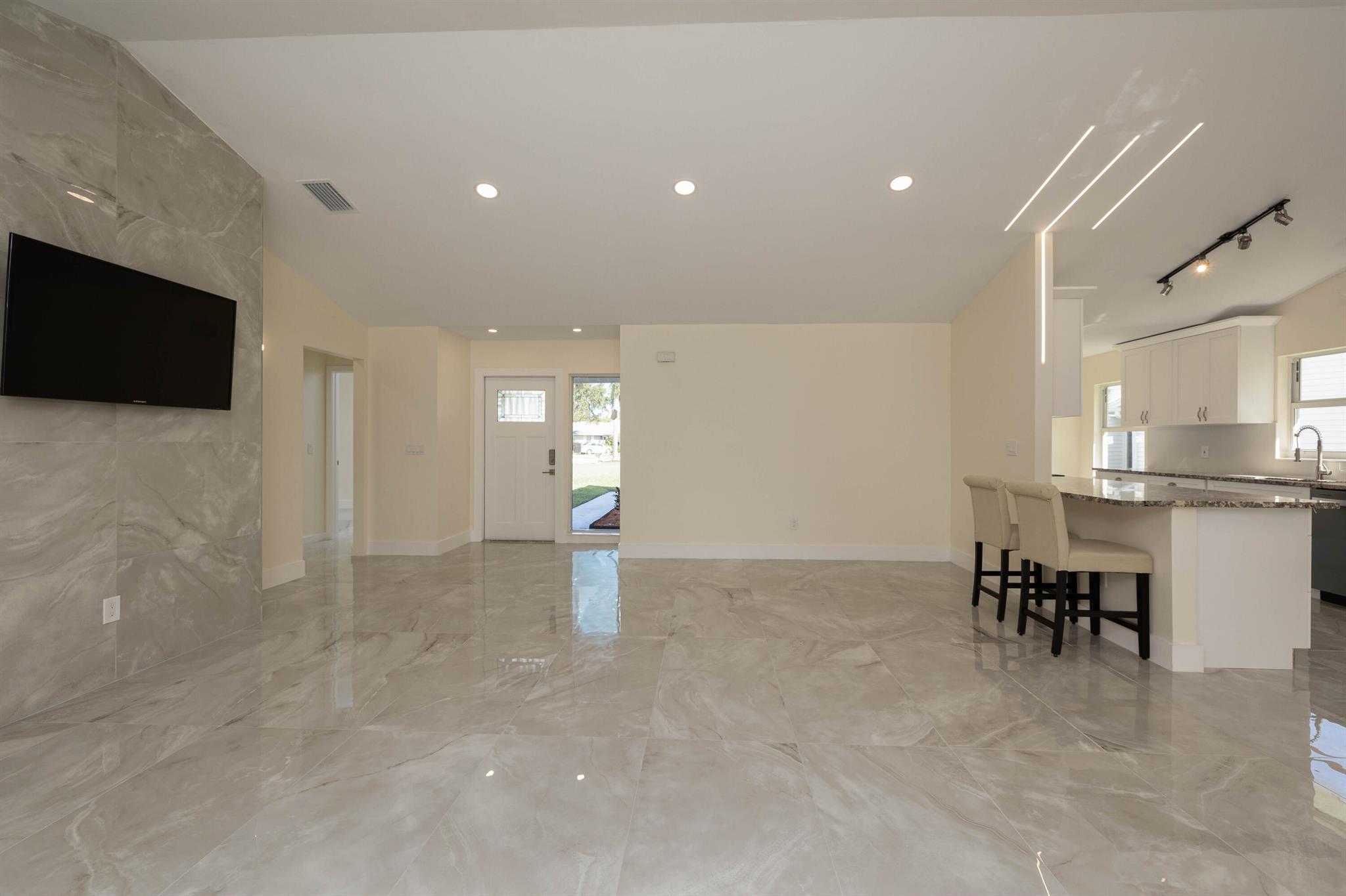 7090 SE Lillian Court