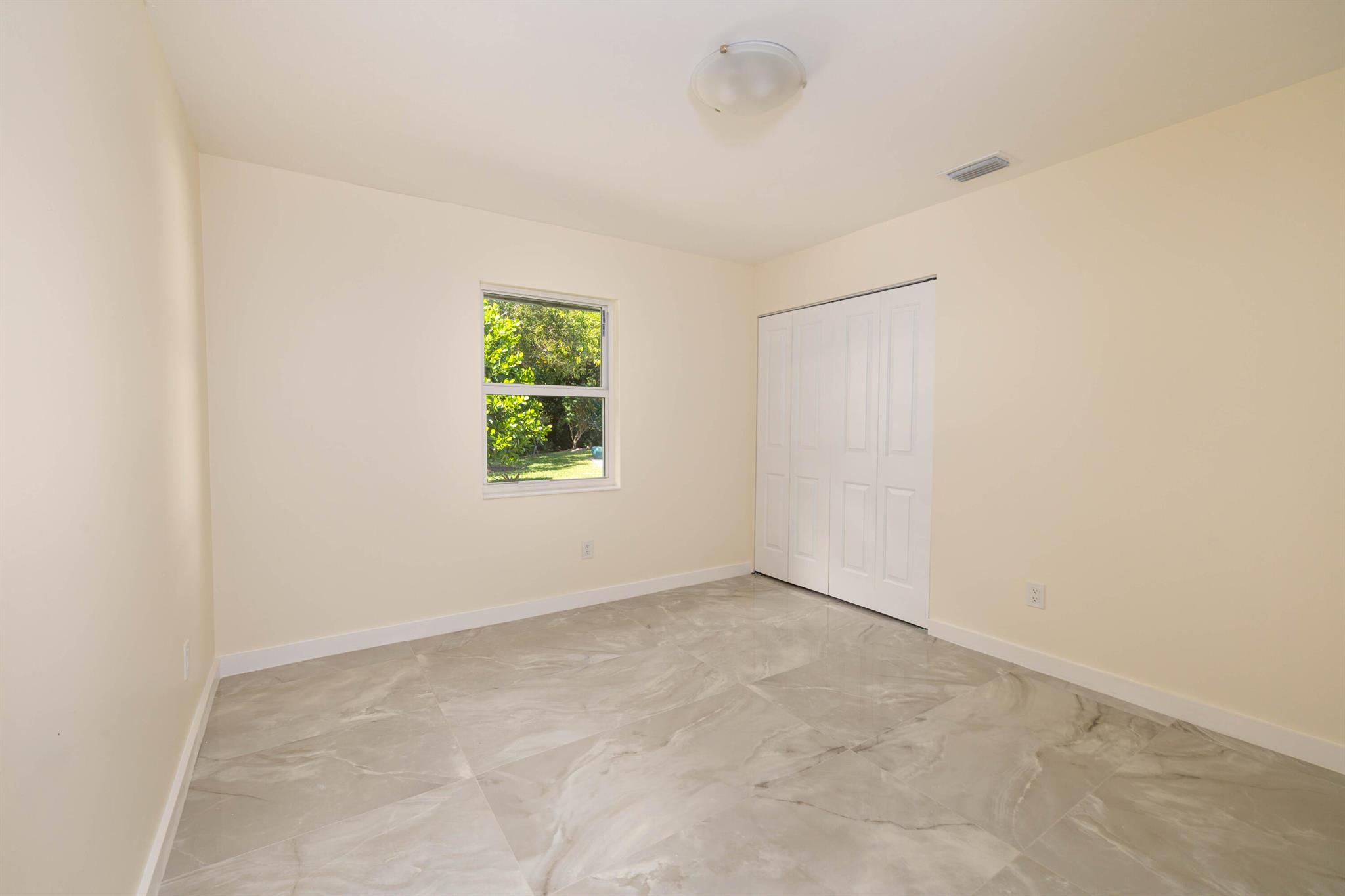 7090 SE Lillian Court