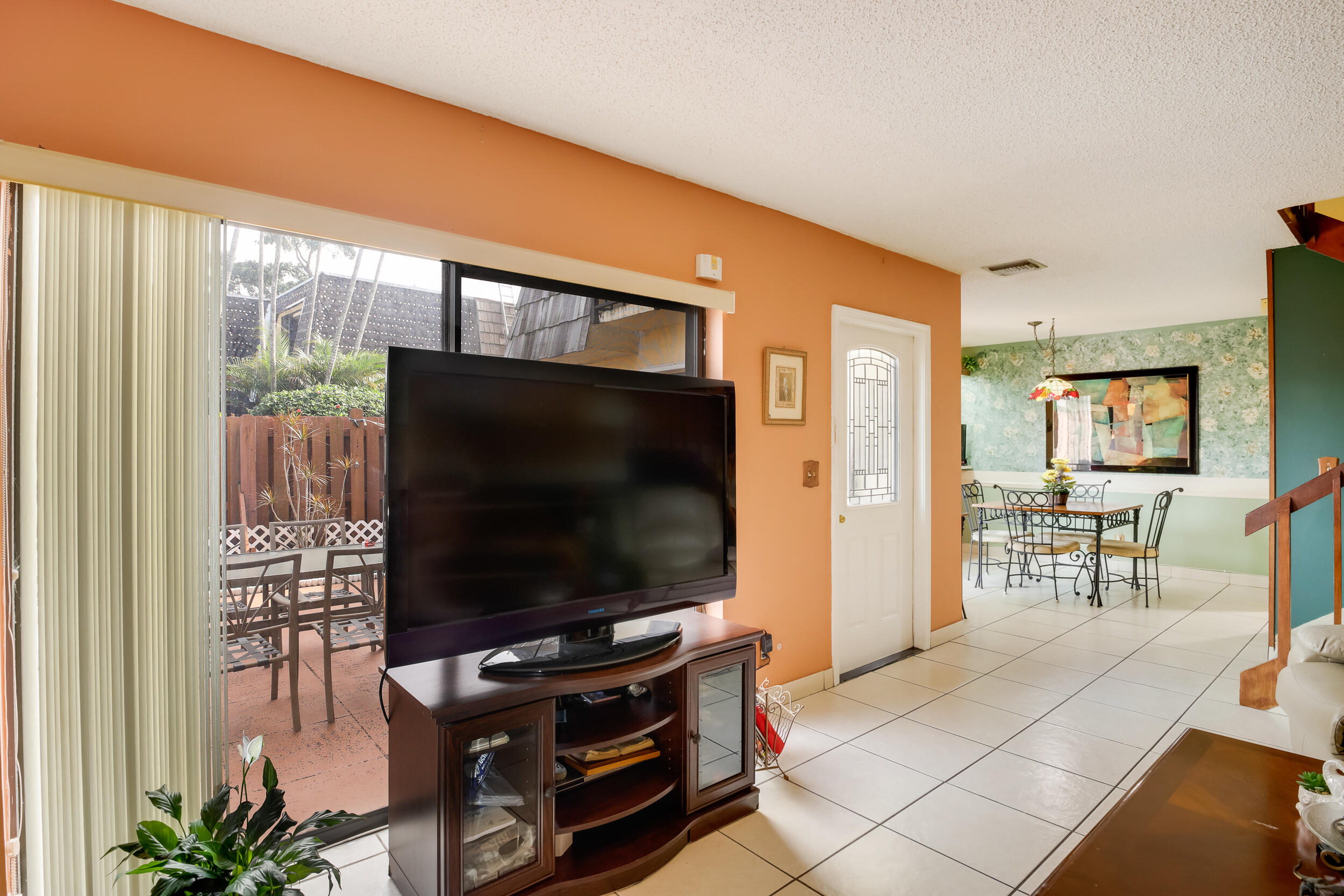 1002 Springdale Ct Court