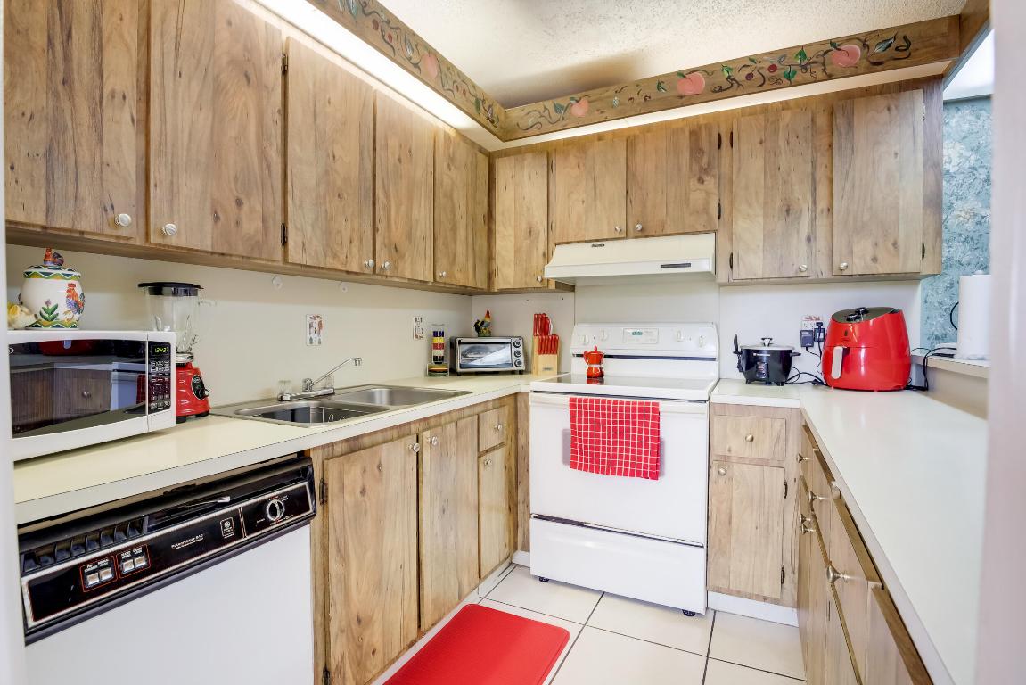 1002 Springdale Ct Court