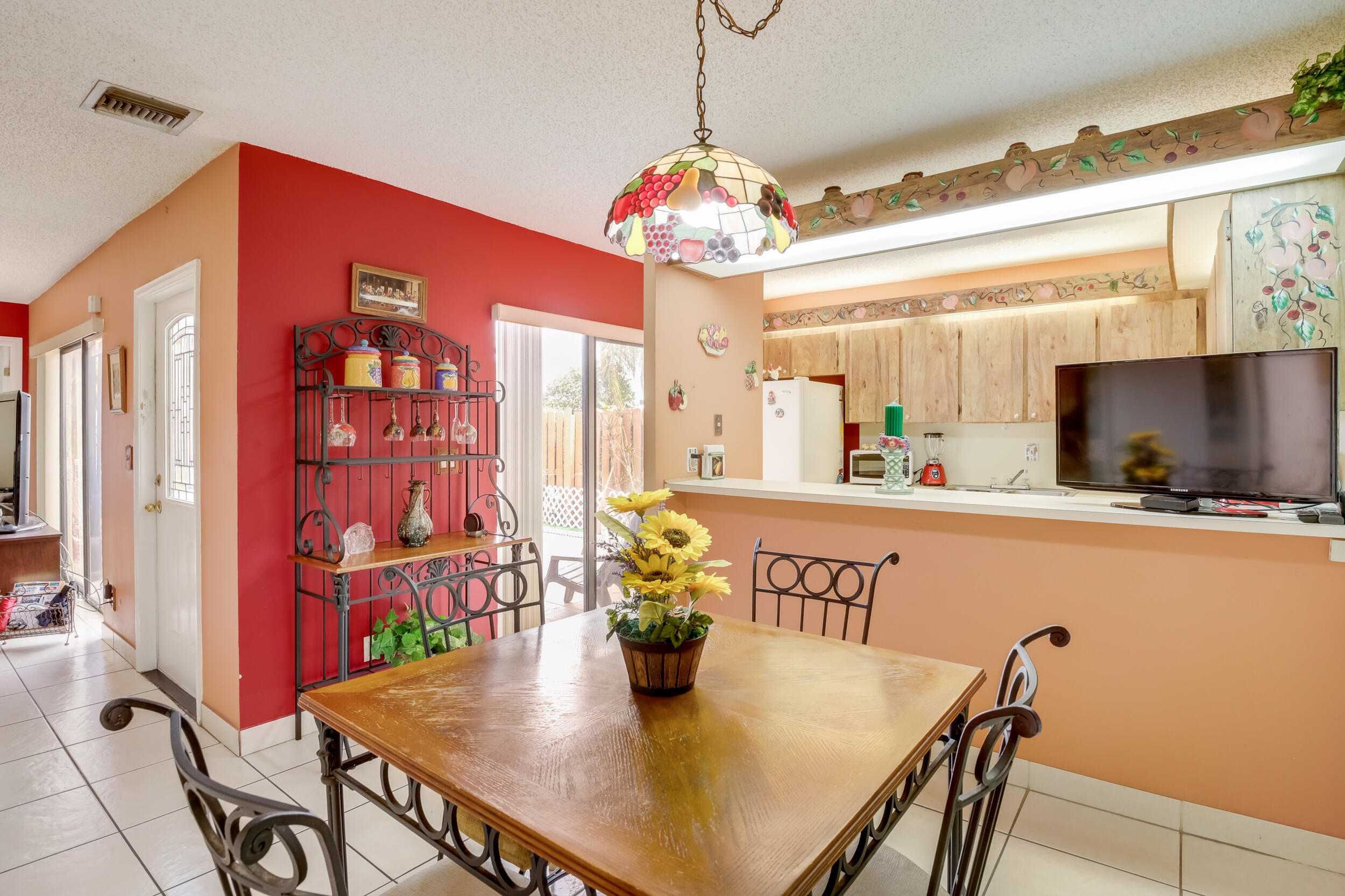 1002 Springdale Ct Court