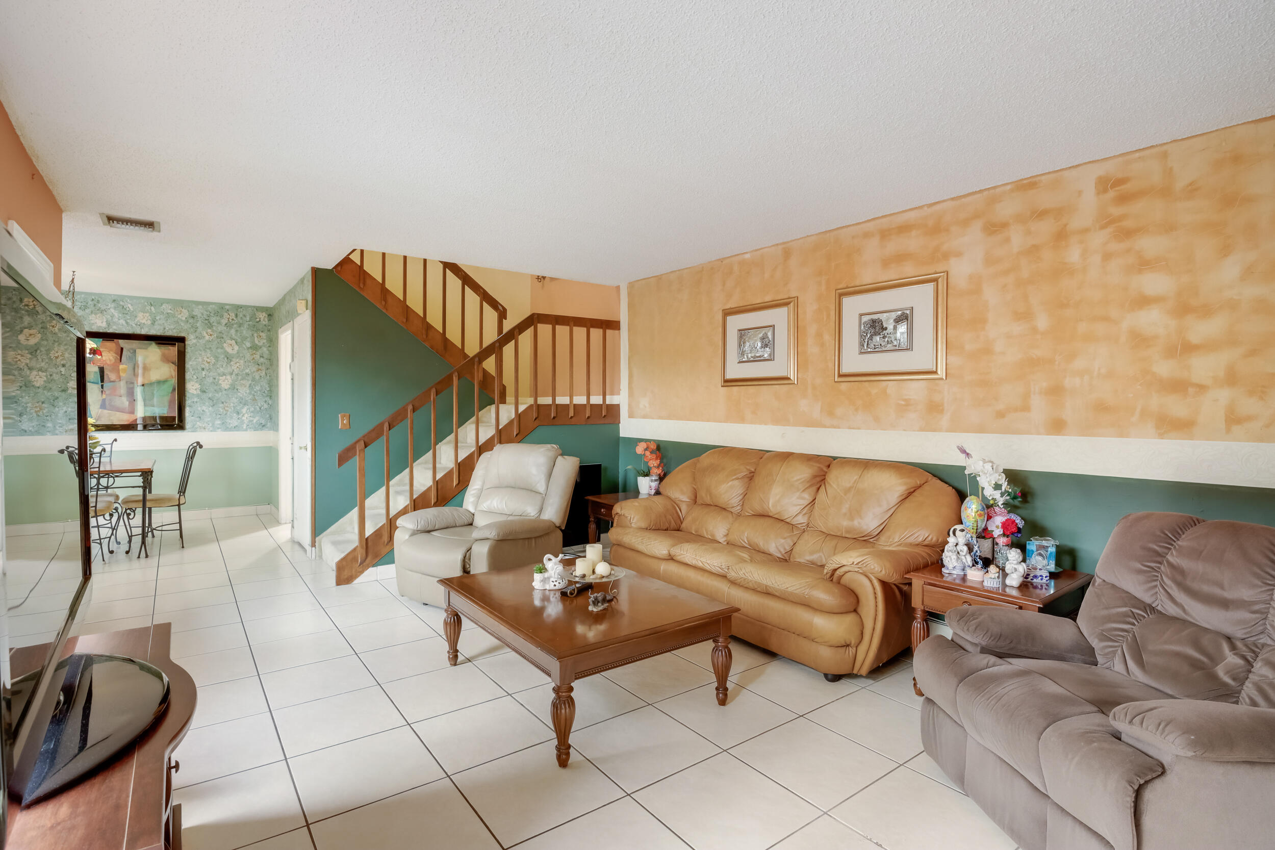 1002 Springdale Ct Court