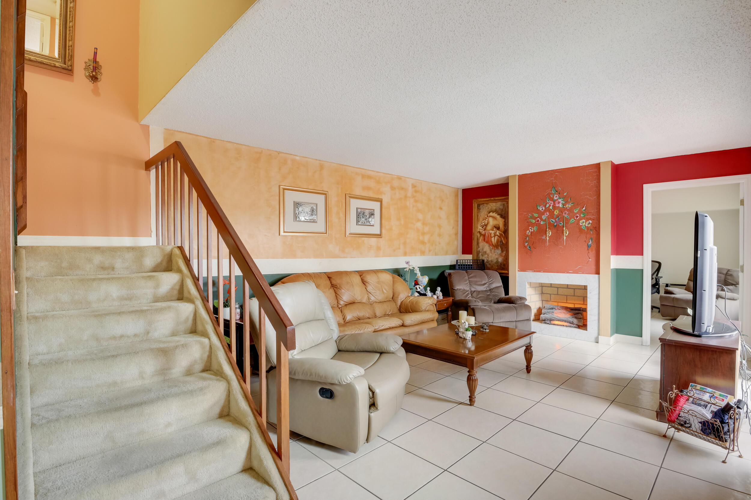 1002 Springdale Ct Court