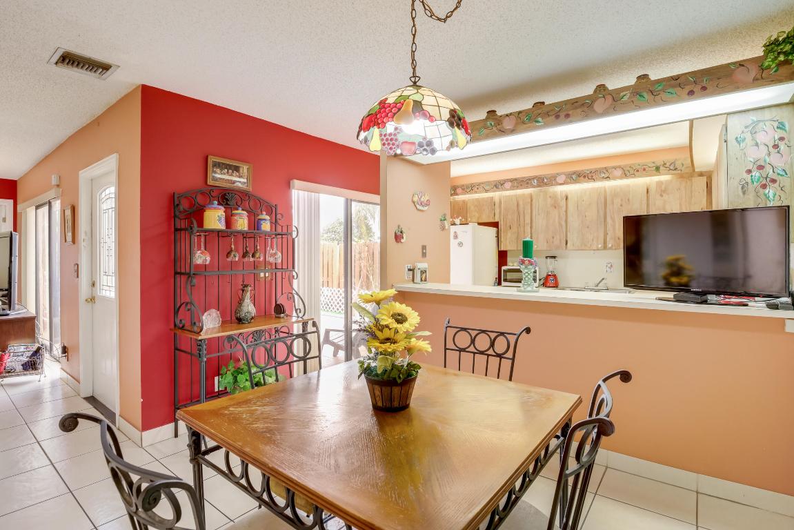 1002 Springdale Ct Court