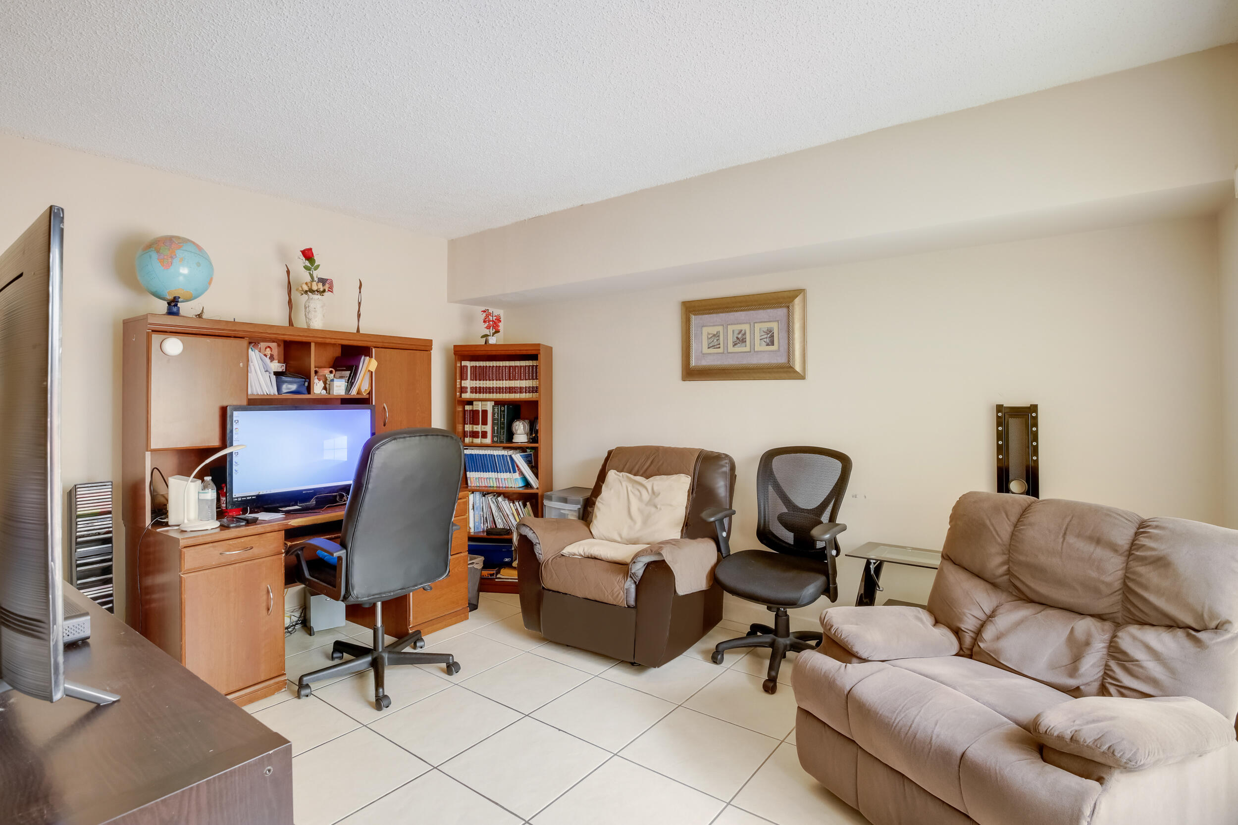 1002 Springdale Ct Court