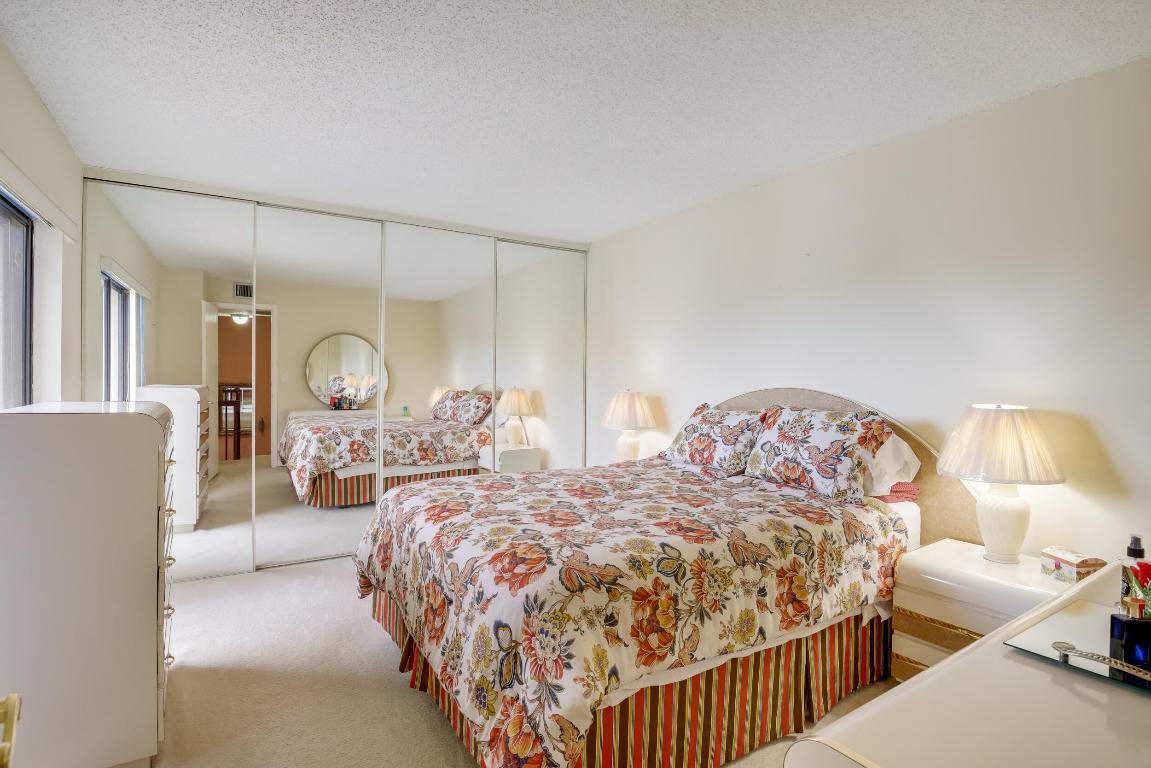 1002 Springdale Ct Court