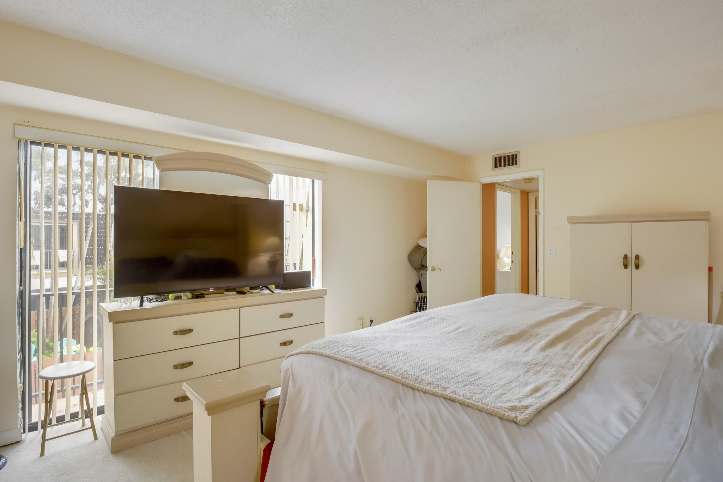 1002 Springdale Ct Court