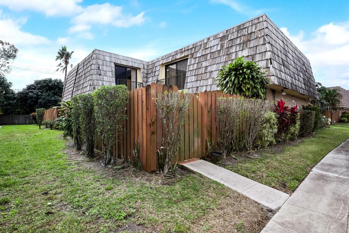 1002 Springdale Ct Court