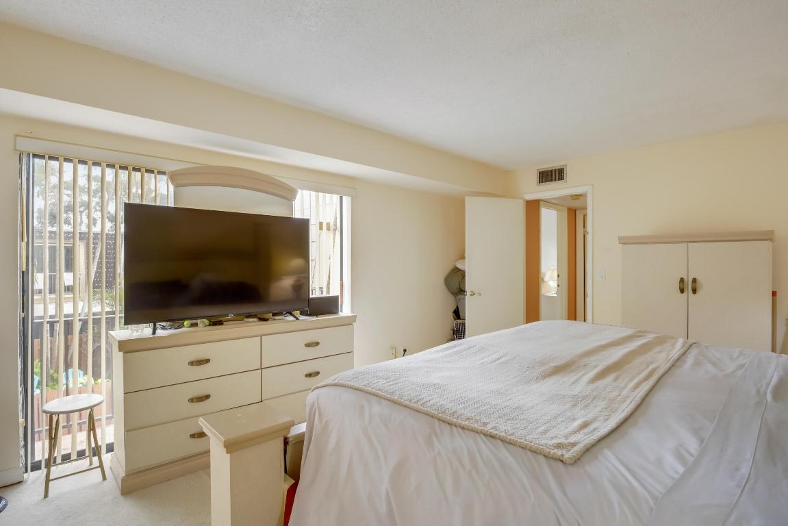 1002 Springdale Ct Court