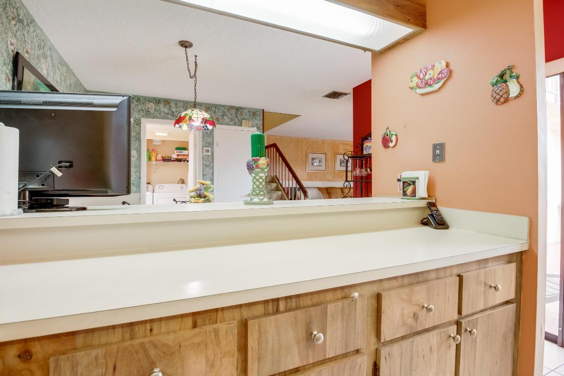 1002 Springdale Ct Court