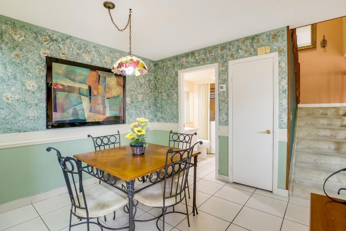 1002 Springdale Ct Court