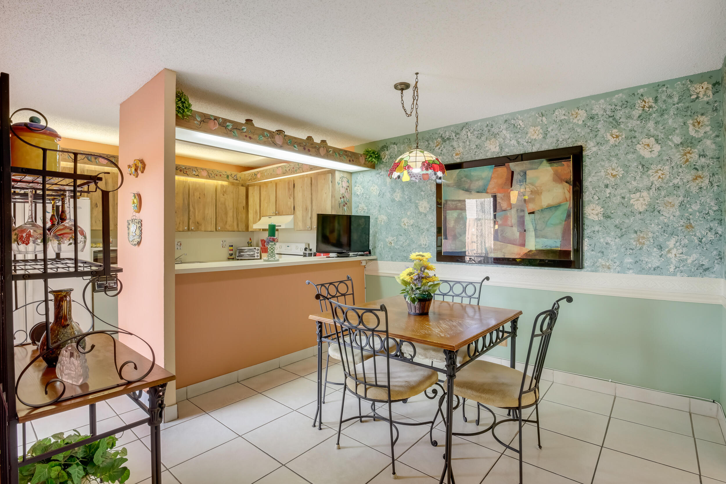 1002 Springdale Ct Court