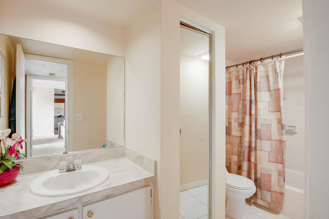 1002 Springdale Ct Court