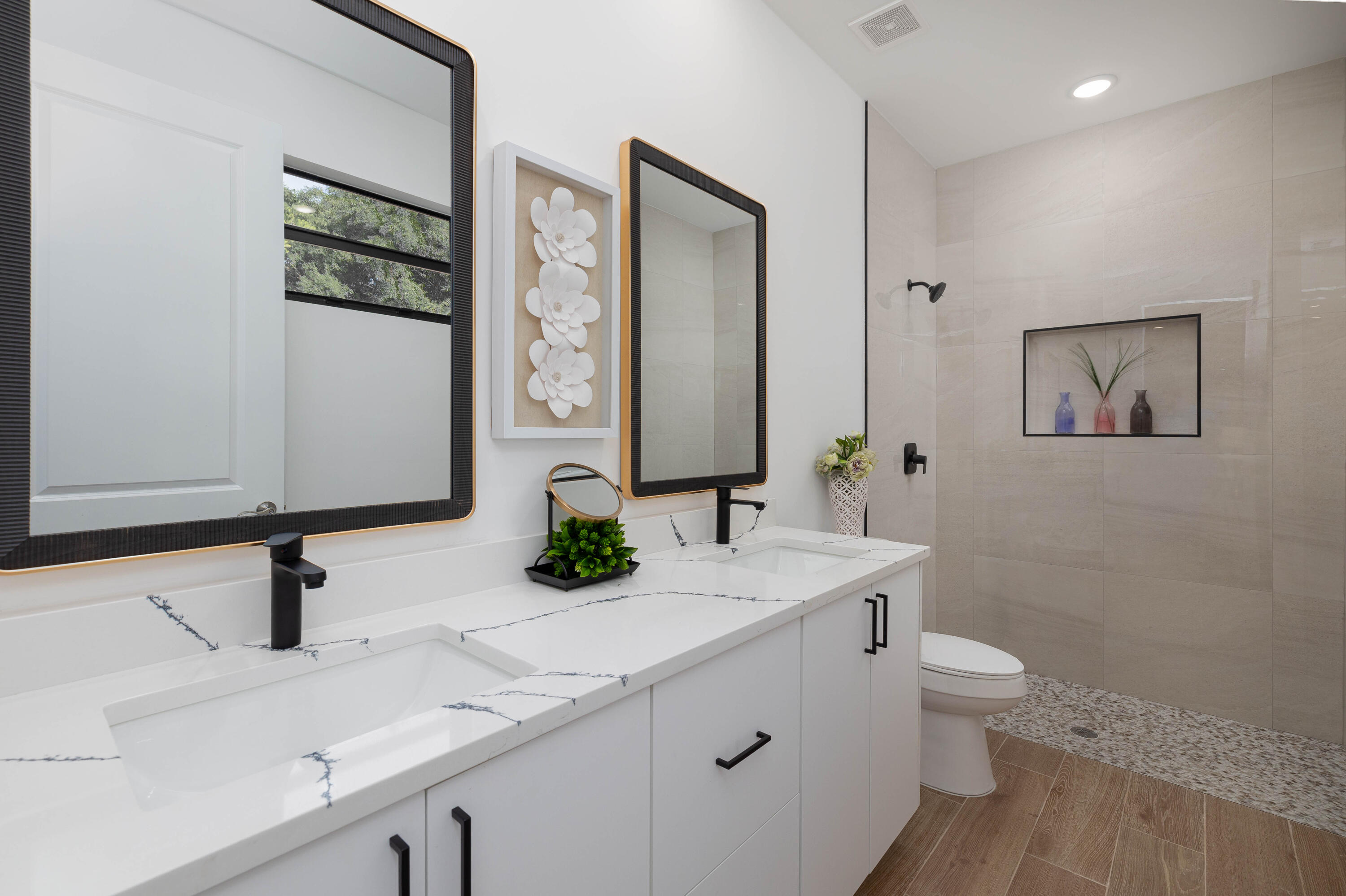 5816 Tiffany Place