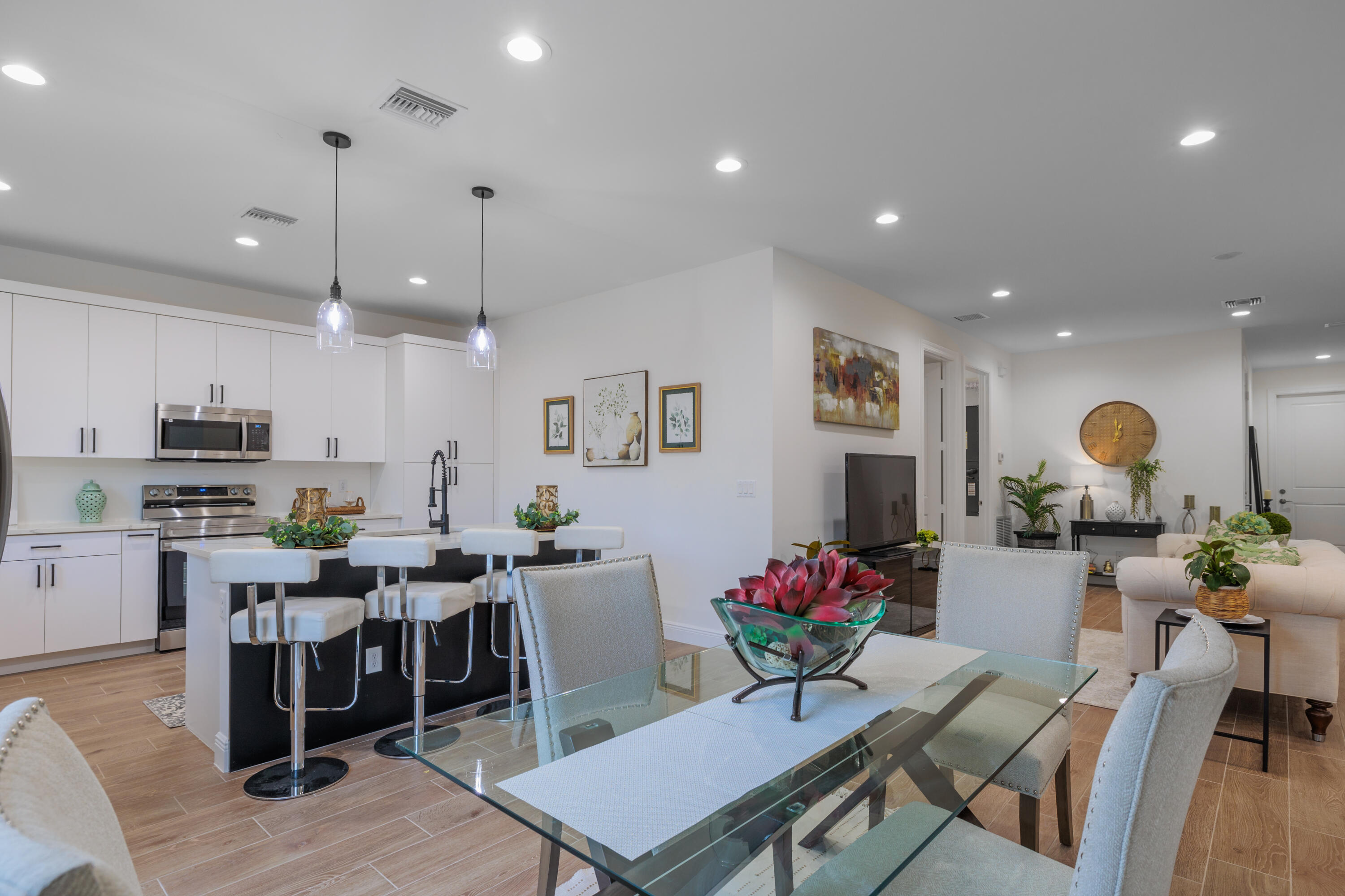 5816 Tiffany Place