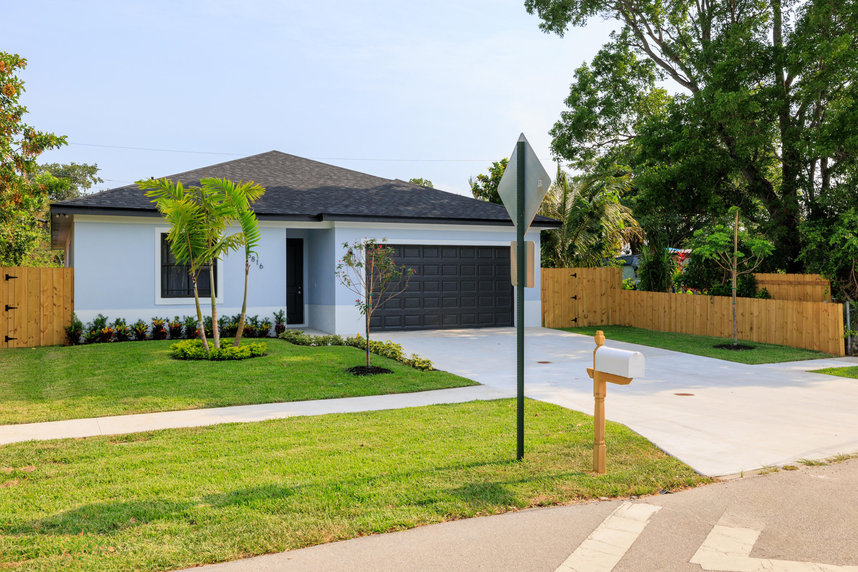 5816 Tiffany Place