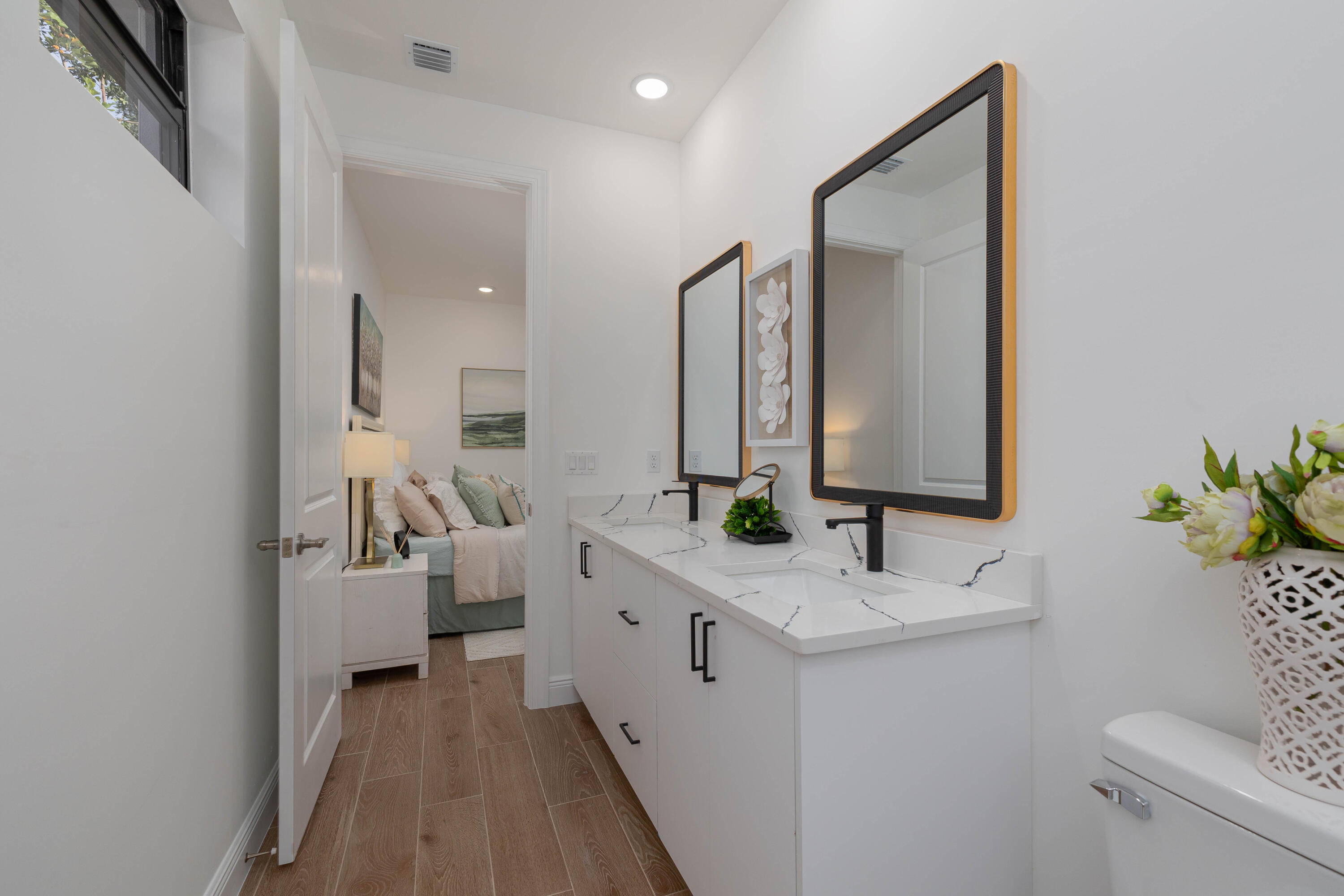 5816 Tiffany Place