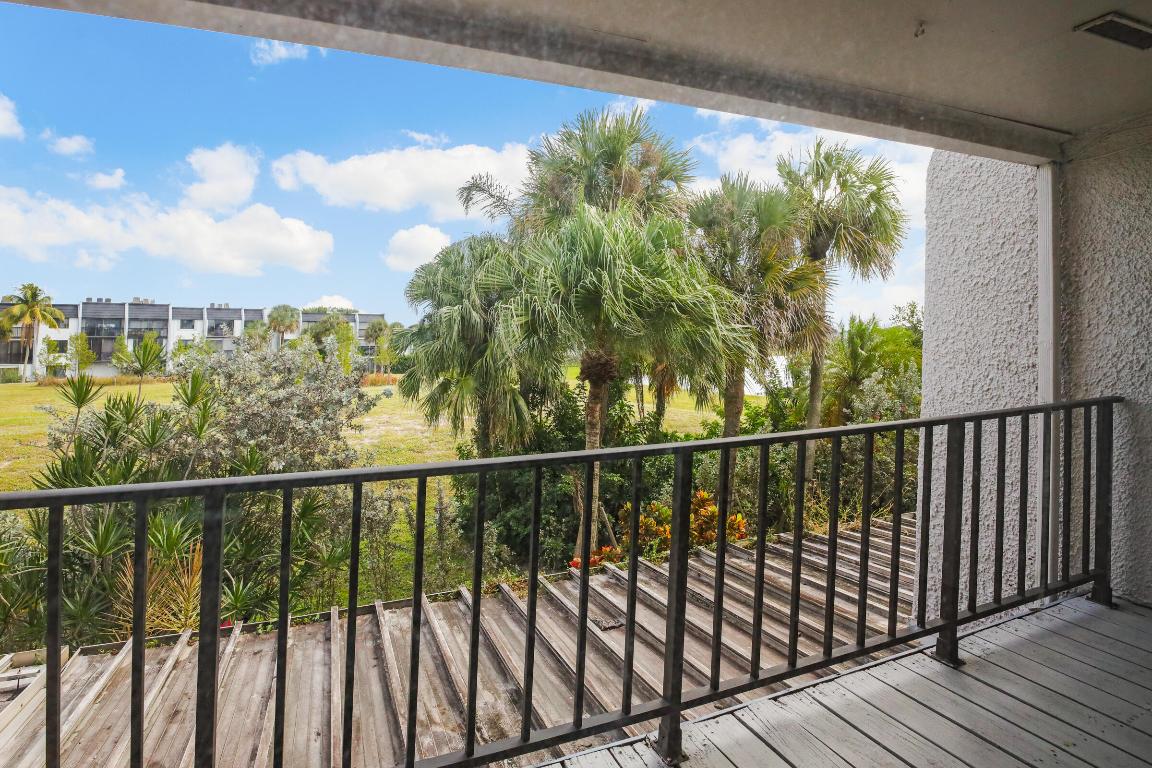 4376 Fountains Drive 4376