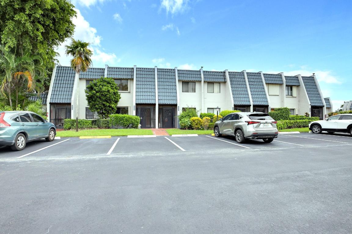 4376 Fountains Drive 4376