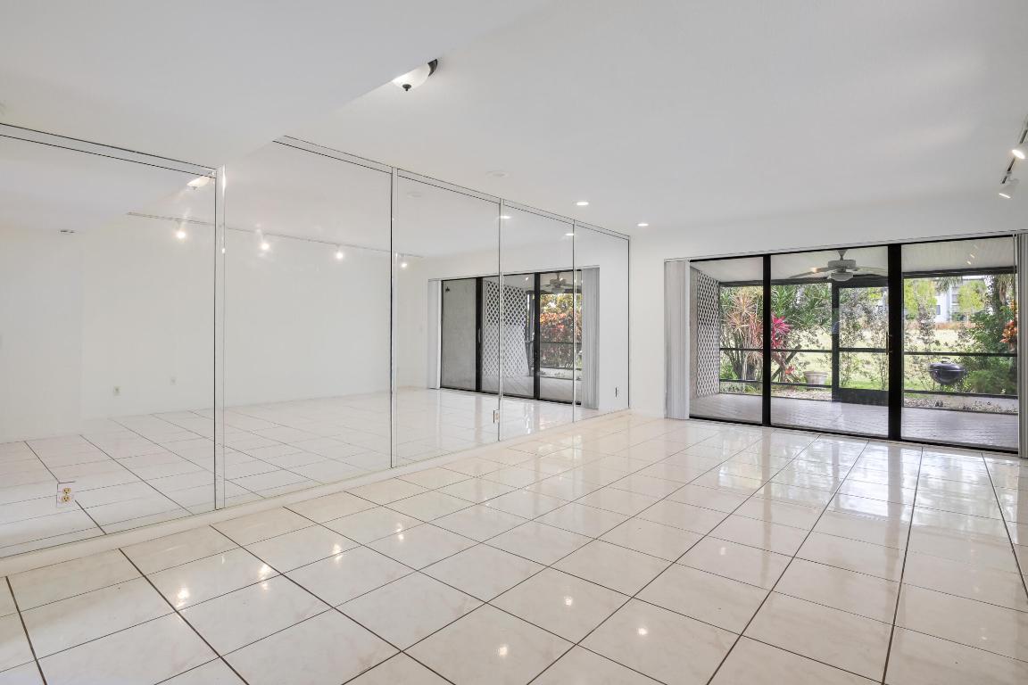 4376 Fountains Drive 4376