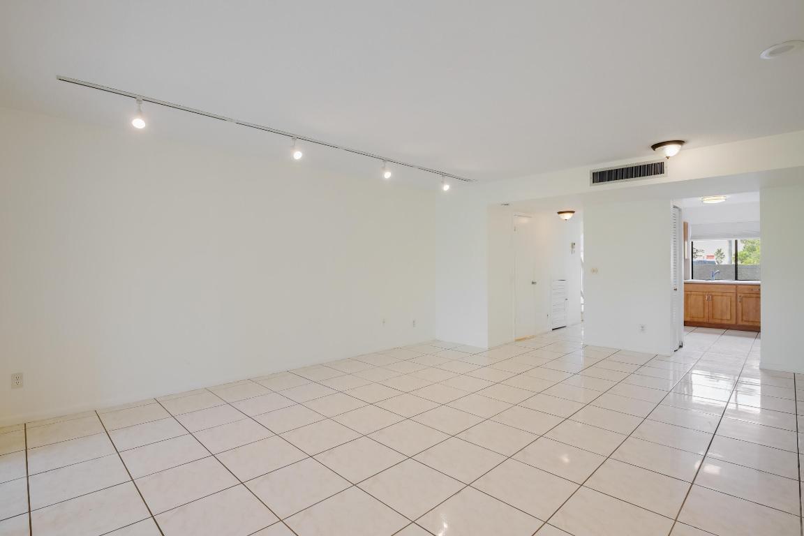 4376 Fountains Drive 4376