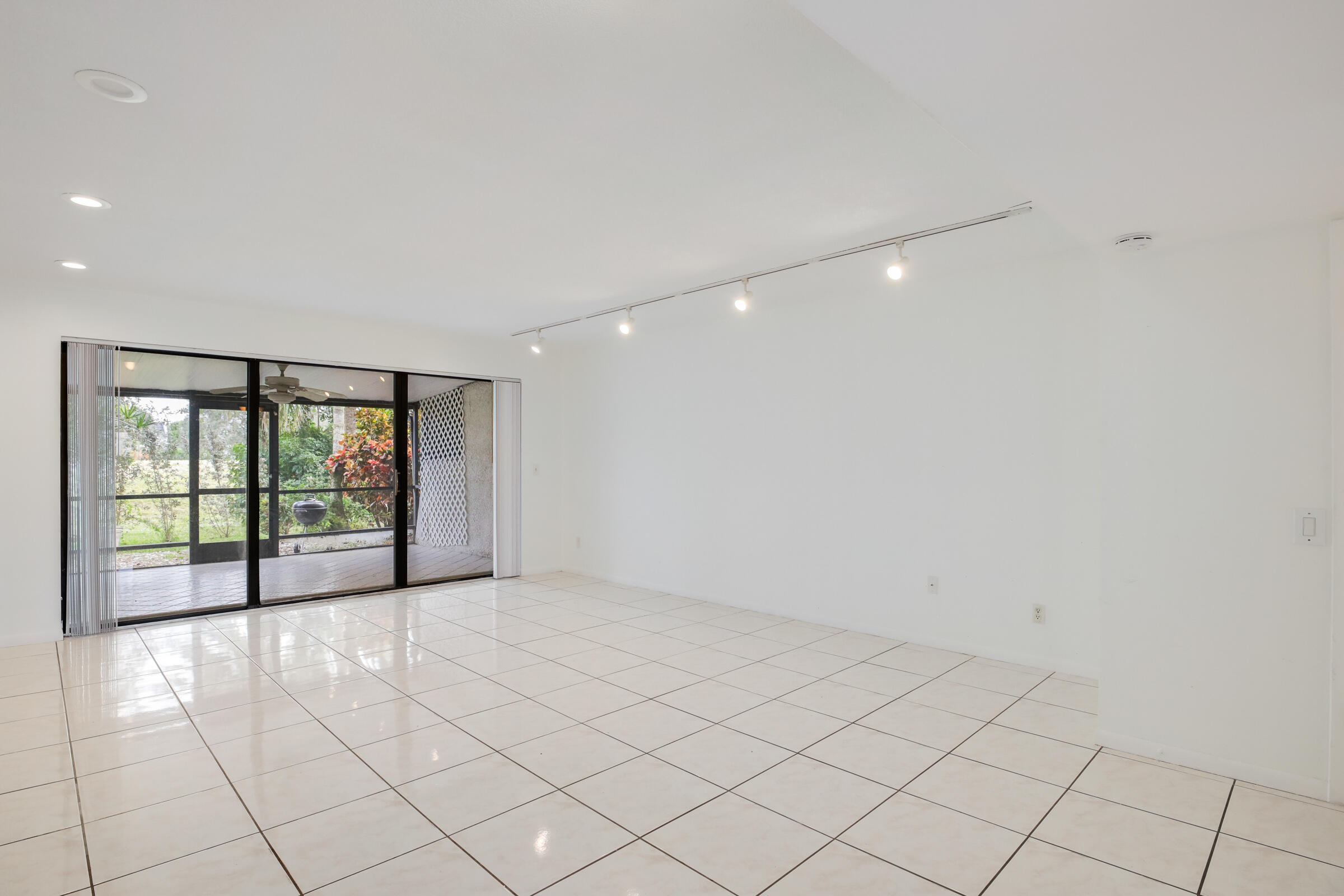 4376 Fountains Drive 4376