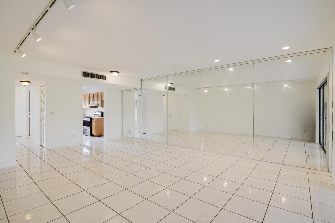 4376 Fountains Drive 4376