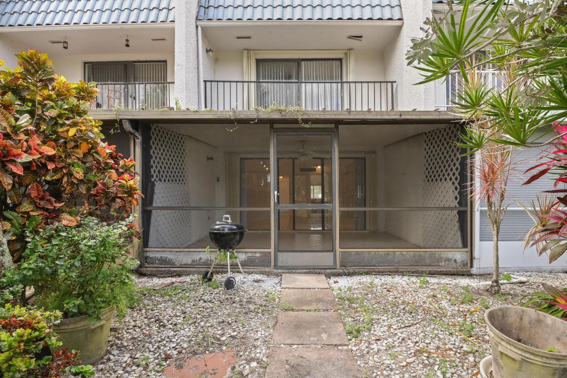 4376 Fountains Drive 4376