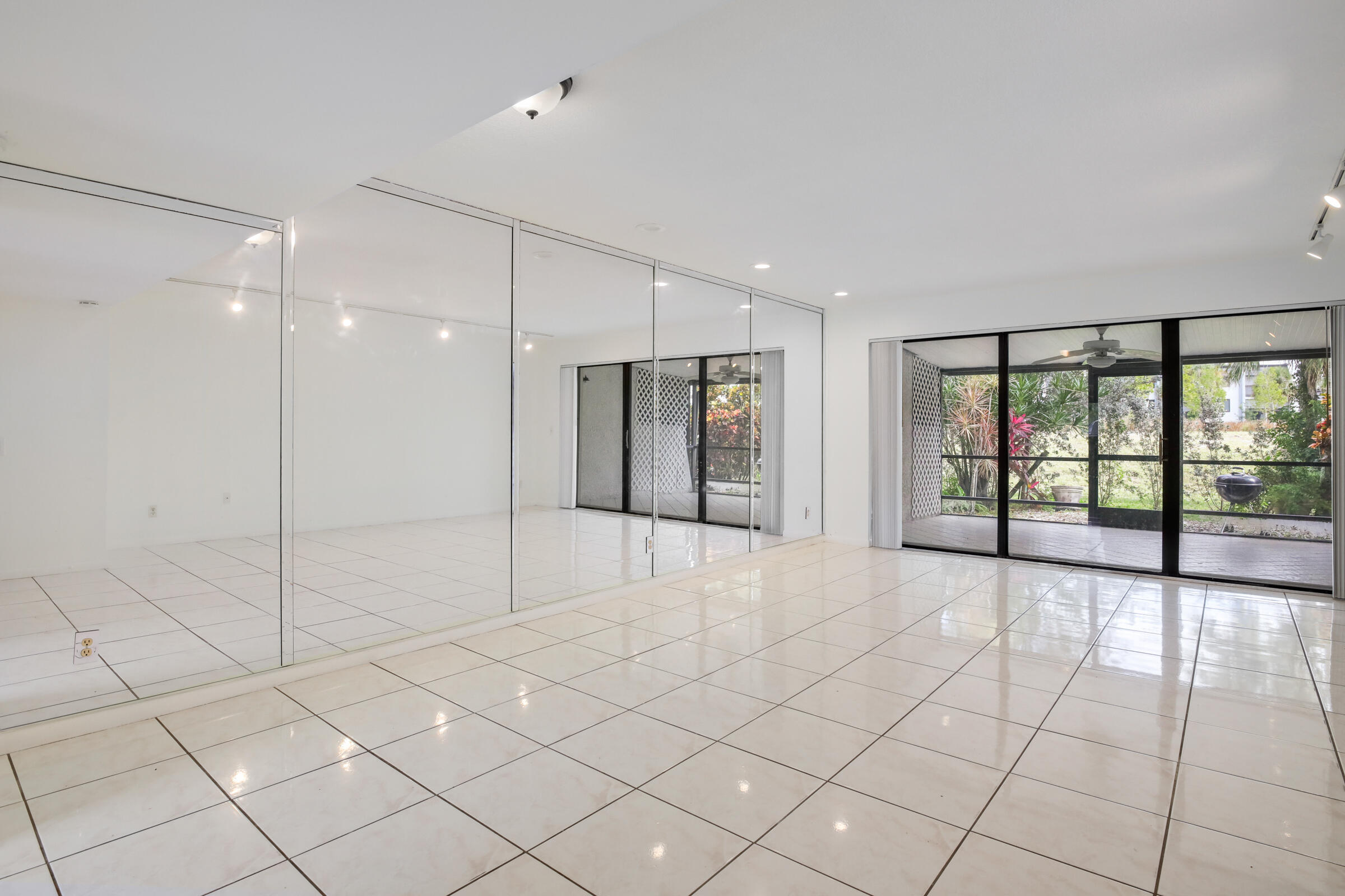 4376 Fountains Drive 4376